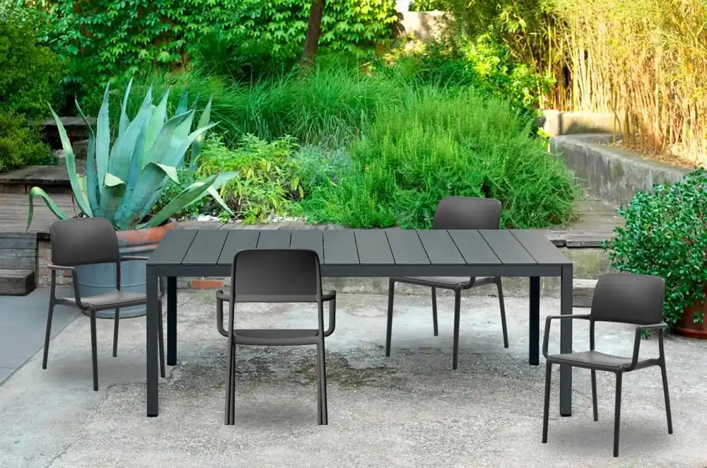 Set tavolo Rio 140 con 4 poltrone Riva Nardi